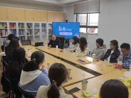 活动回顾｜快乐生活、激活政智，h动漫
举办就业服务月系列活动，师生畅谈「大学的幸福打开方式」